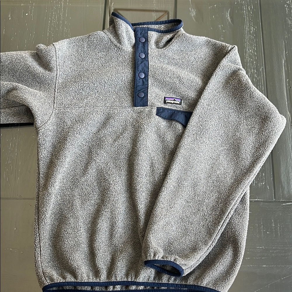 WORN ONCE! Patagonia Gray and Navy Blue Snap Up Fleece